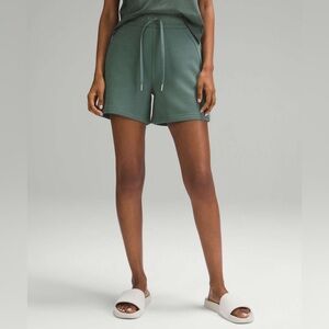 Lululemon Scuba High-Rise Short 5"